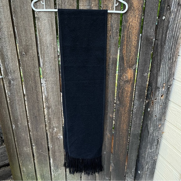 Artesania Textil Ccahuantico Alpaca Wool Black Fringed Scarf - Picture 7 of 13